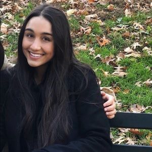 Meet your Posher, Holly